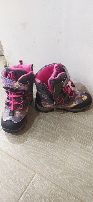 Продам детские ботинки