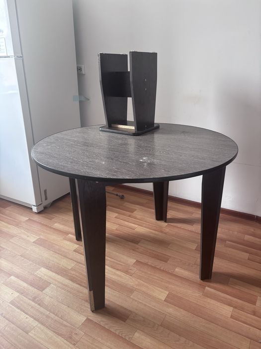 Продам стол с 4 табуретками