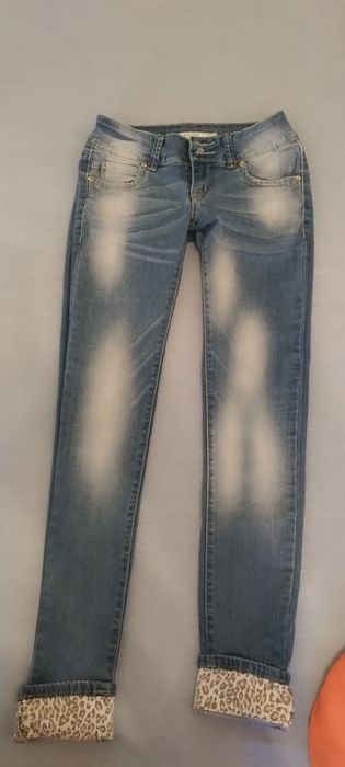 Vând blugi in stare foarte buna