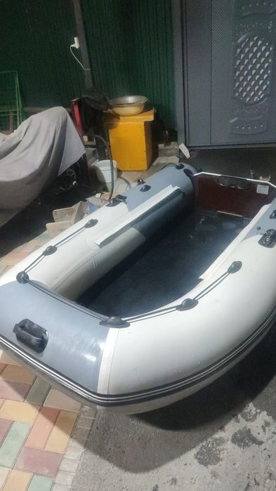 Продам лодку с мотором
