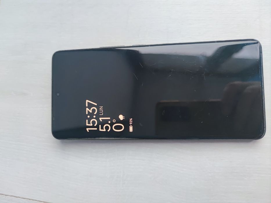 Xiaomi 13 – 12 GB RAM / 256 GB – flagship, stare foarte bună