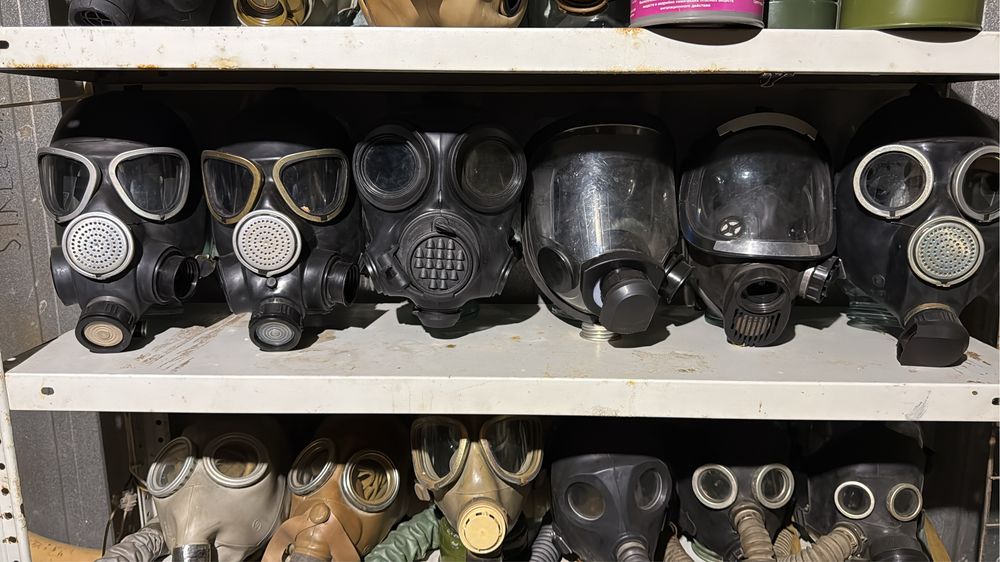 Противогазы, различное имущество ГО