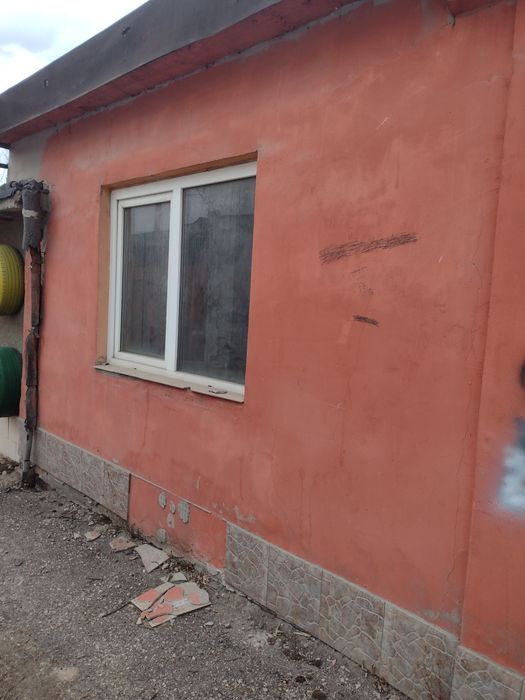 Vând garaj din beton