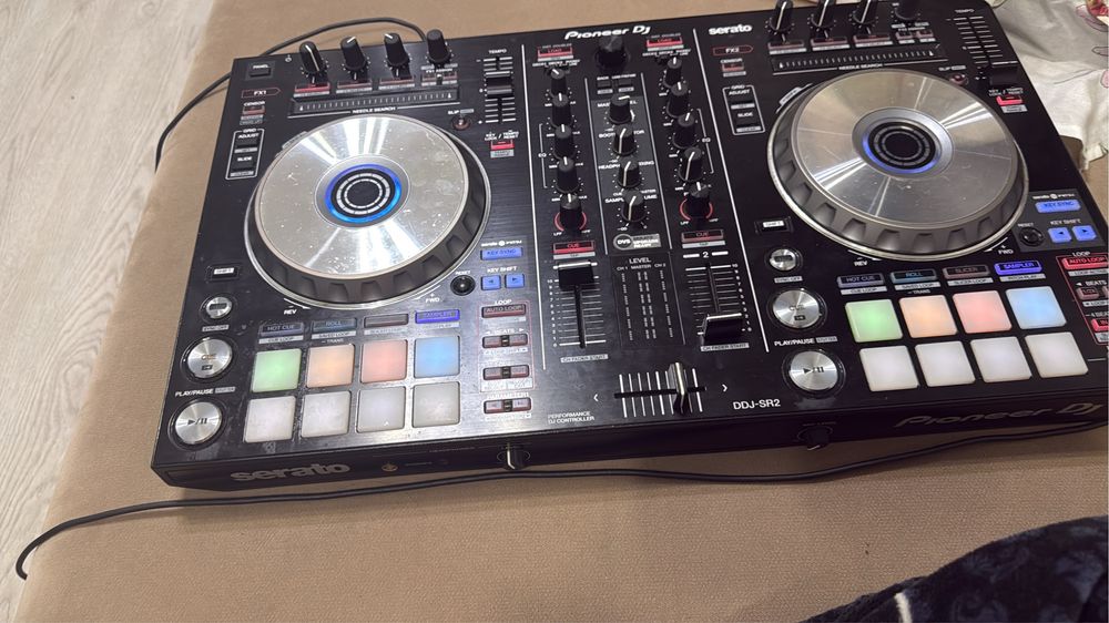 Продаю dj контроллер sr2 состояние 9/10