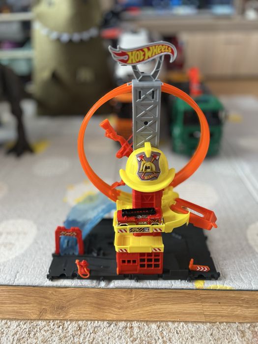 Нова пожарна Hot wheels
