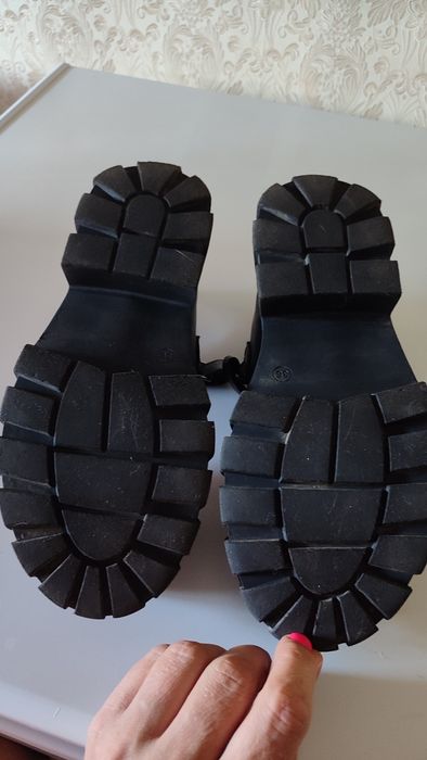 Продам кожаные лоферы 36 р