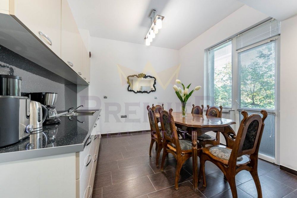 Дава се под наем Тристаен апартамент в Варна, Център - 110 кв.м за 1000 € - Снимка #2