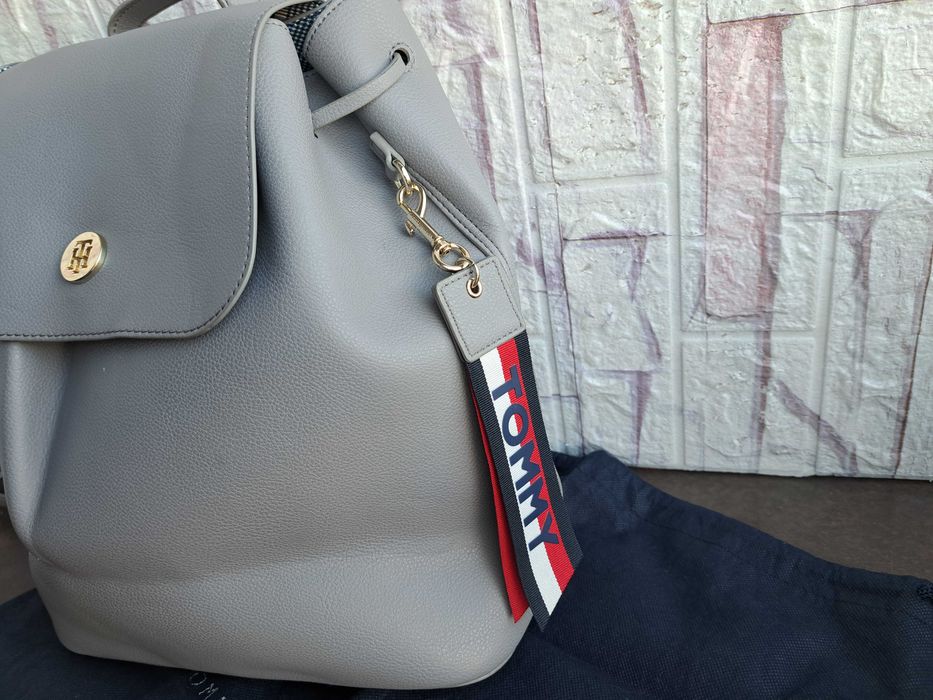 дамска раница,Tommy Hilfiger,сива чанта,томи хилфигер
