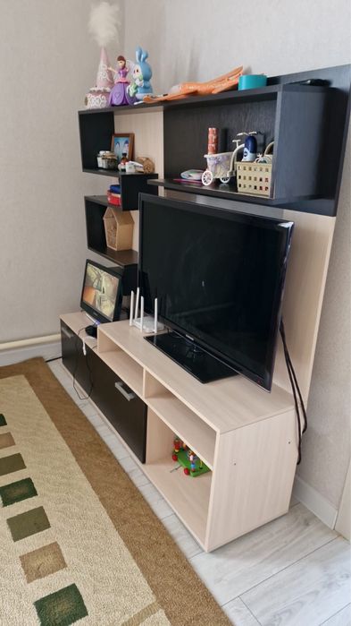 Телевизор с приставками и со шкафом