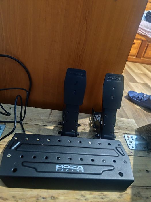 Moza R3 база + педали