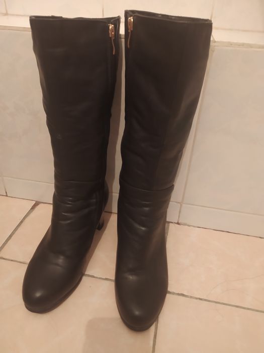 Продам женские сапоги