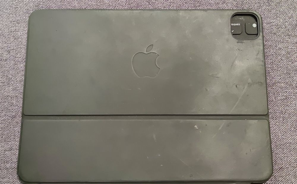 Продавам Apple Smart Keyboard Folio за iPad Pro 11"