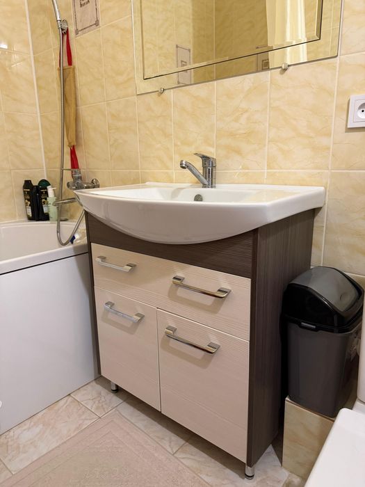 Продам Раковину с зеркалом в отличном состоянии