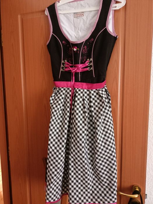 Rochiță tiroleza. Noua cu eticheta.Originala.