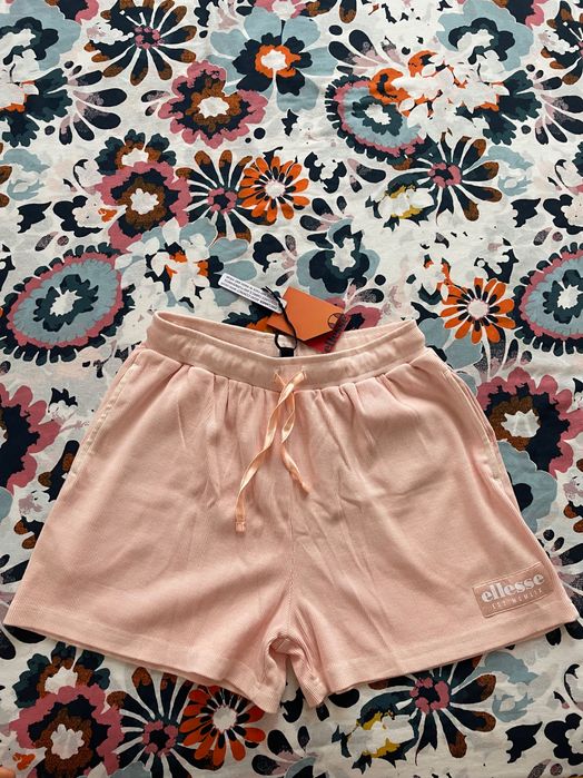 Къси панталони и топ Ellesse