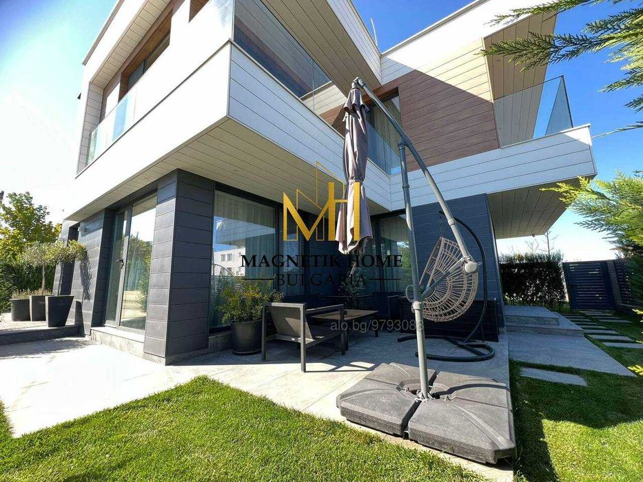 Великолепна къща с 3 спални, 4 бани, 2 паркоместа  в ж.к. Крайморие