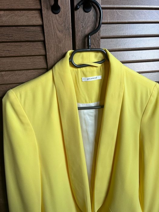 Жълто сако Promod