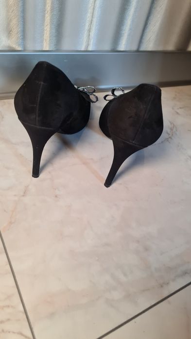 Pantofi eleganți nepurtati