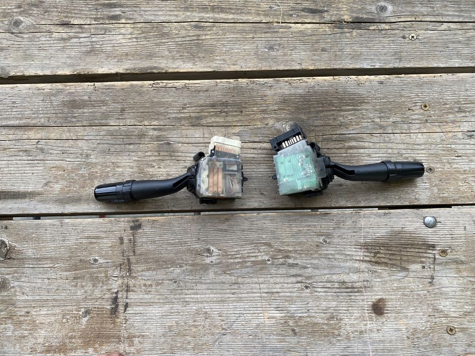 Manete stergatoare bloc lumini toyota avensis t25