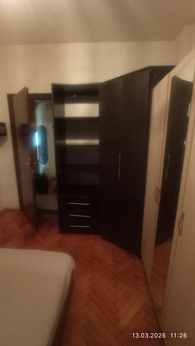 Спалня комплект с 2 трикрилни гардероби