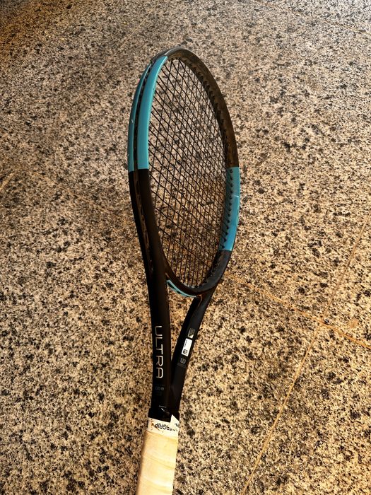 Vand 2 rachete tenis Wilson Ultra 100 si Head Tour Graphene 360