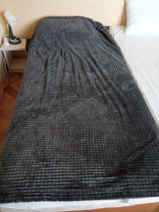 Обзавеждане от къща за гости - кревати - НАМАЛЕНА ЦЕНА, лампи, одеала