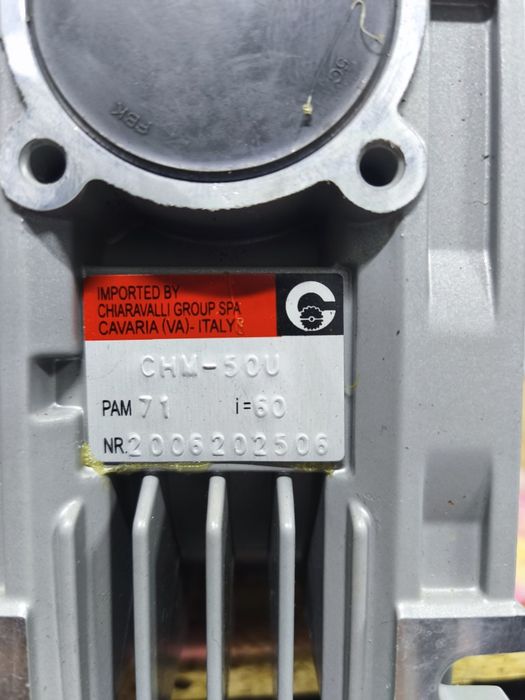 Vând motor trifazic cu reductor