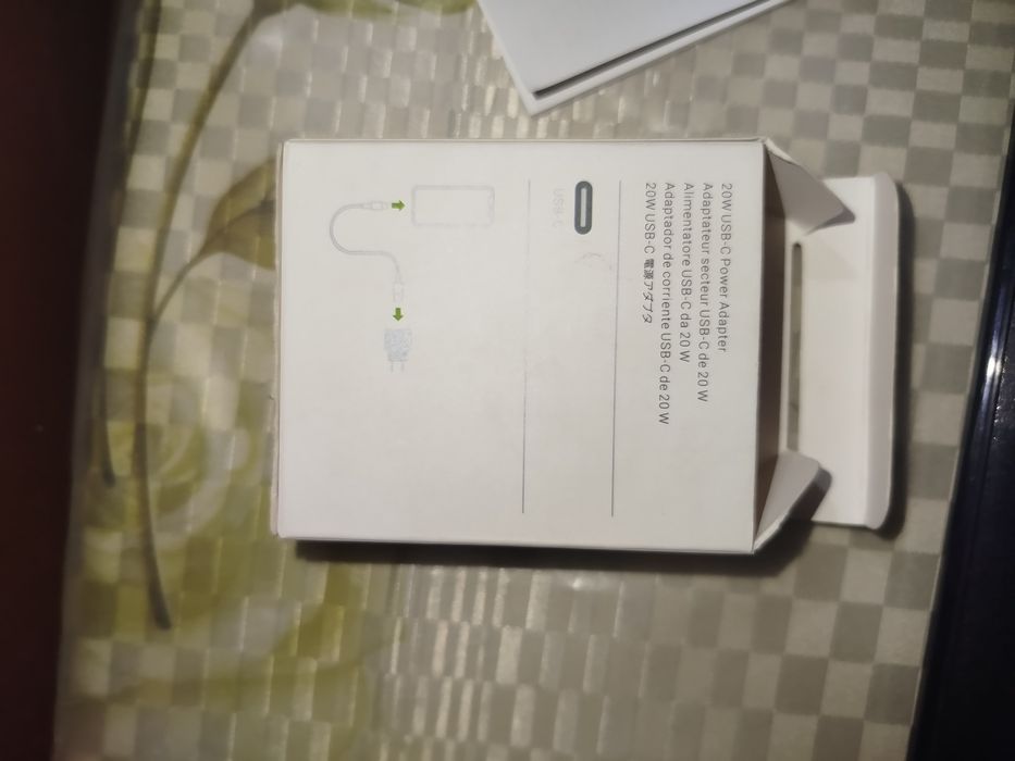 iPhone original 20w adapter