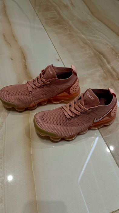 Nike дамски маратонки в розово