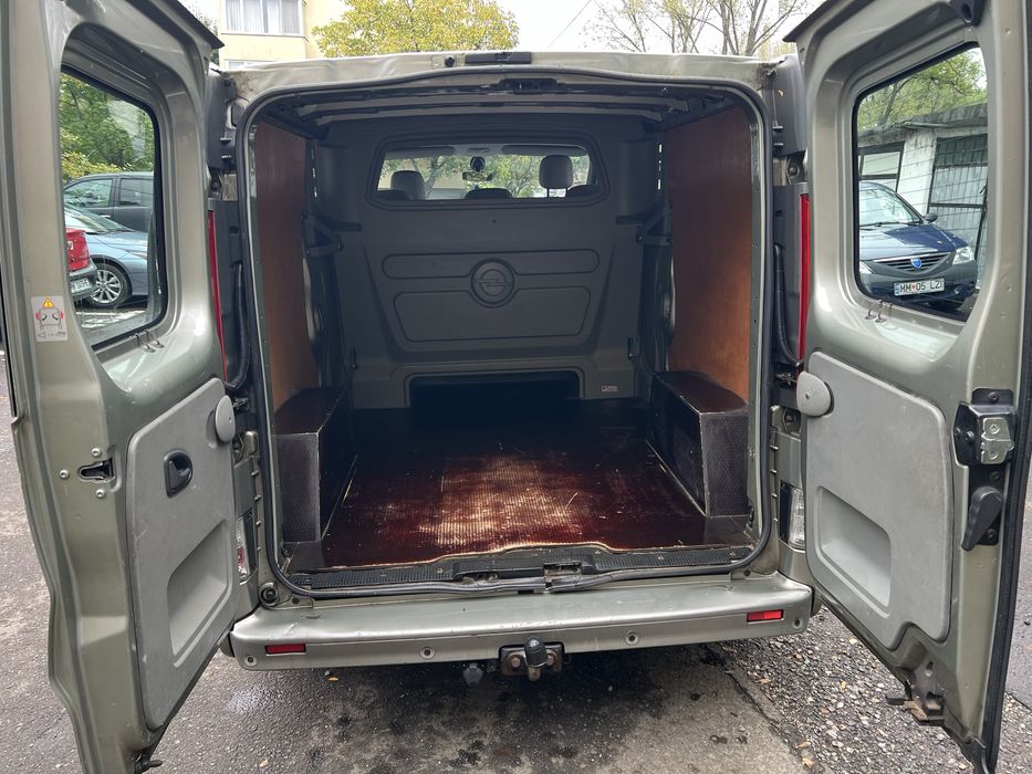Vand OPEL VIVARO AN fabricatie 2010  Model Lung  Cabina Dubla