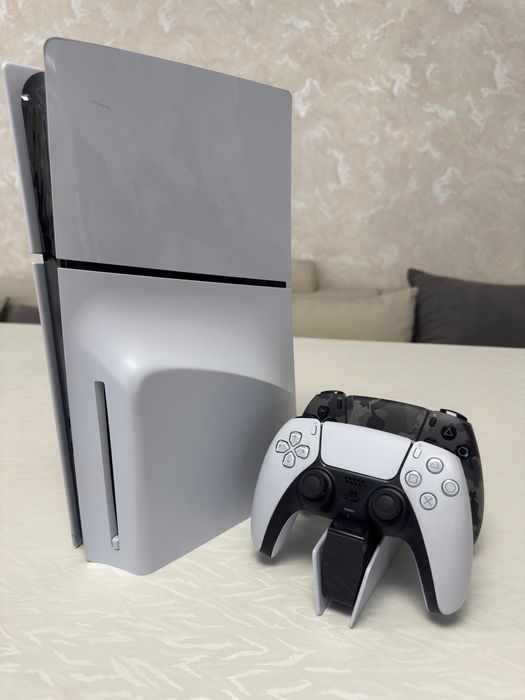 PS 5 slim 1tb почти новый