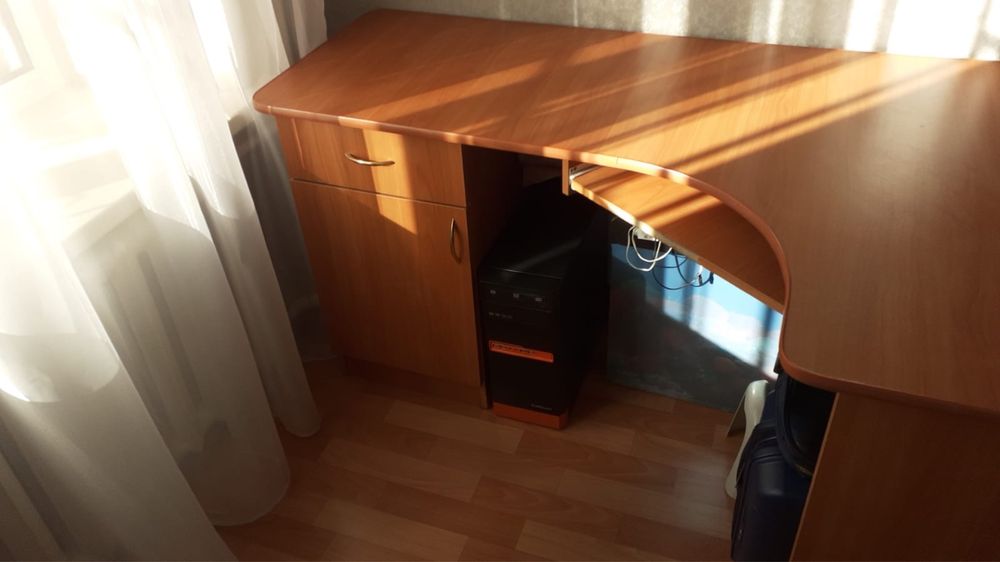 Стол компьютерный