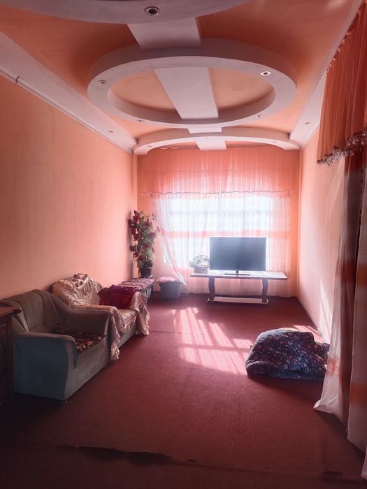 6 сотикли ховли Уй сотилади ёки 5-микрарайондеги домларга бартер