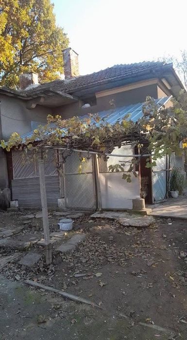 Продавам Къща гр.Лом кв. Младеново