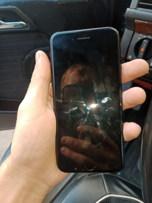 Продам айфон 7 на запчасти