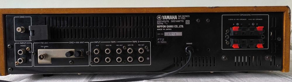 Продавам аудио усилвател Ямаха R700