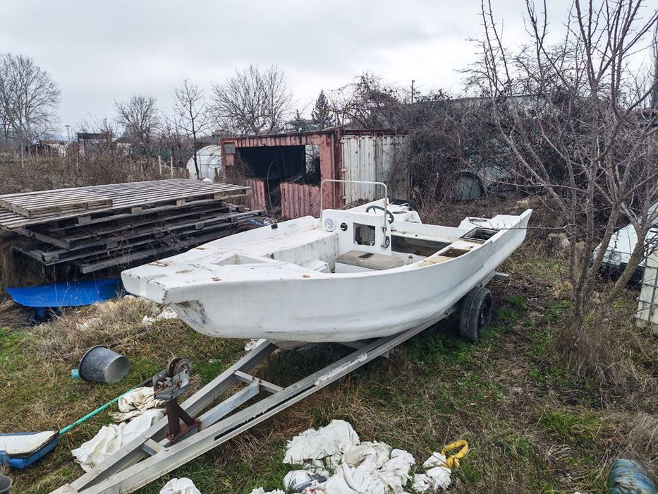 Лодка 6м със алуминиев колесар