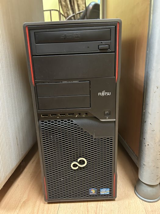 Настолен компютър Fujitsu Siemens , Intel i7 , 8 ram  DDR3