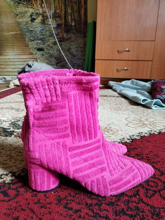 Botine roz noi mărimea 36