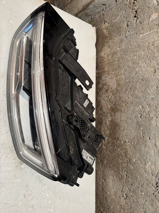 Ляв фар за Audi Q3 фейс