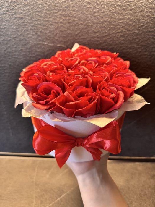 Кутии и букетчета със сапунени рози - стилен и нежен подарък за всеки