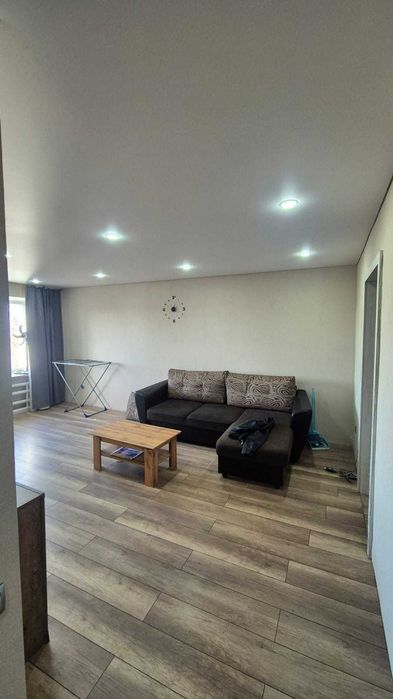 Продам двух комнатную квартиру