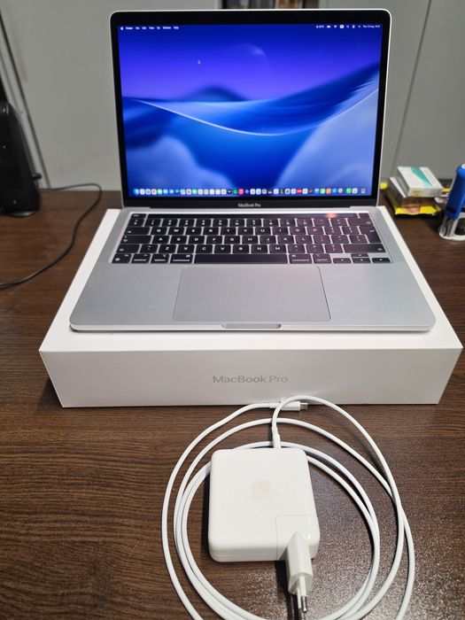 Apple MacBook Pro M1 13" 8GB / 256GB – 44 цикъла, 96% батерия, отлично състояние