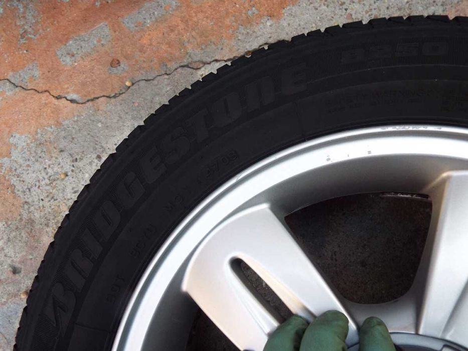 vand 4 anvelope de vara 175/65/15 bridgestone pret 200lei toate4