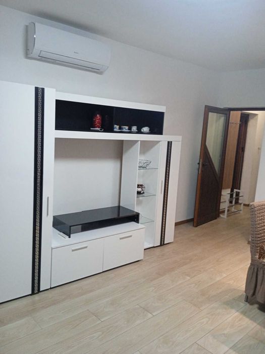 Дава се под наем Двустаен апартамент в София, Център - 72 кв.м за 650 € - Снимка #2