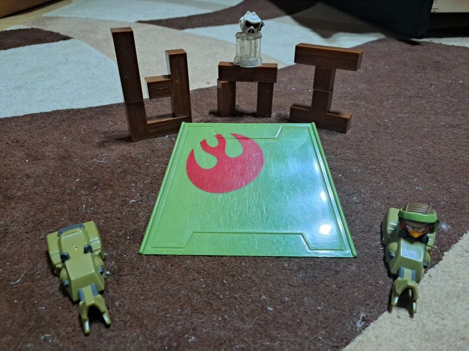 Vând Figurine Angry Birds