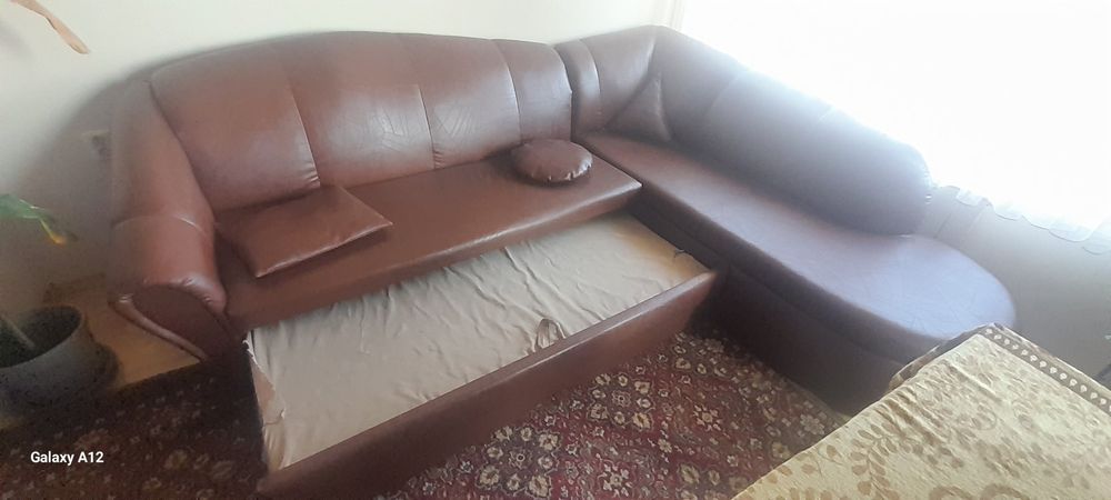 Кожен разтегателен диван