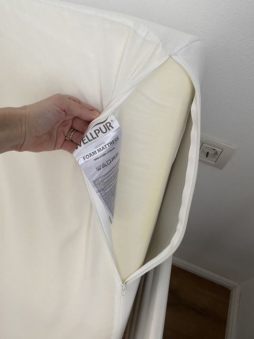 Pat din lemn masiv cu saltea