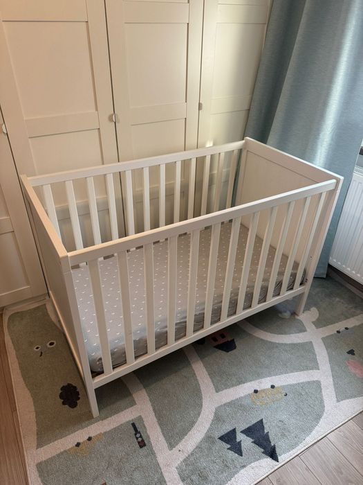 Vând pătuț Ikea Sundvik alb + saltea cocos (stare foarte bună, ambele)