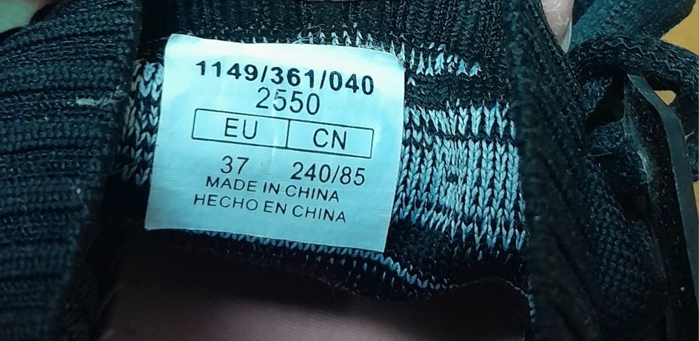 Продам кроссовки OYSHO  чёрные